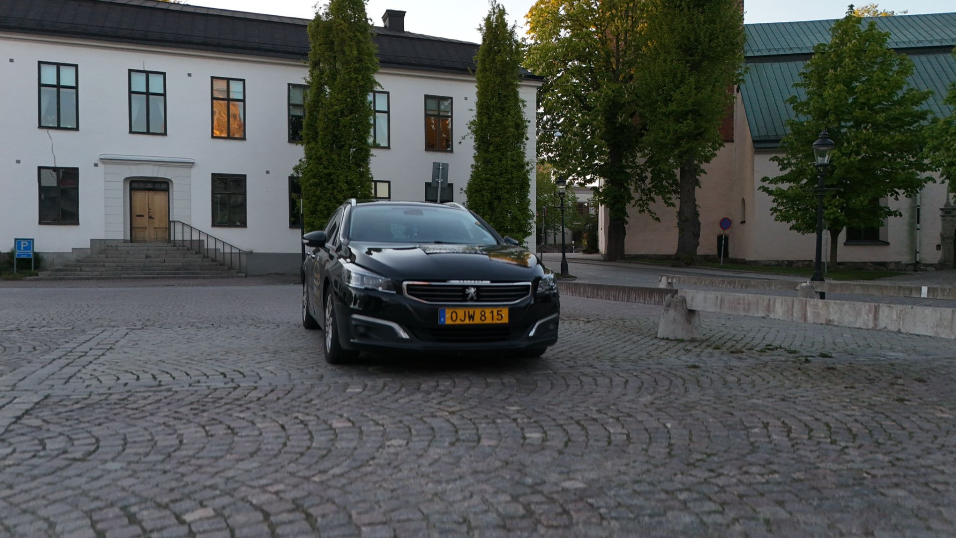 Taxi i Nyköping på kullerstensgatan